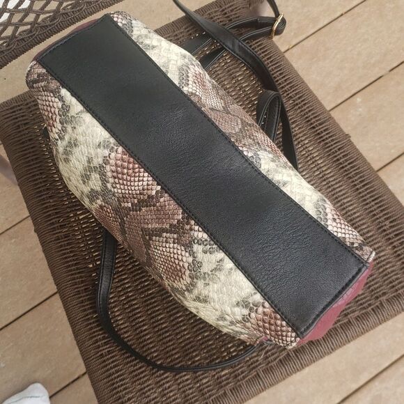 Jessica Simpson Faux Leather Snakeskin Design Handbag wRemoveable Shoulder Strap - Picture 5 of 12